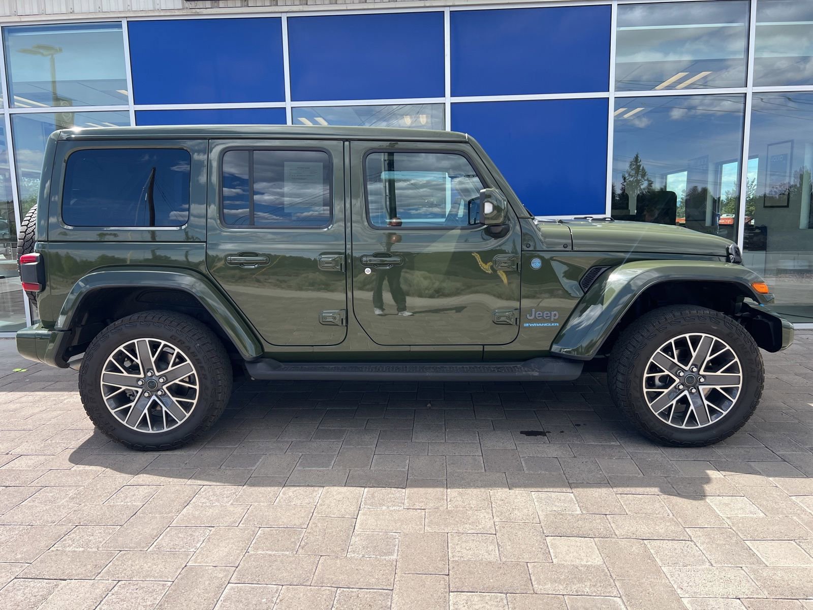 Used 2024 Jeep Wrangler High Altitude AWD/4WD image 30