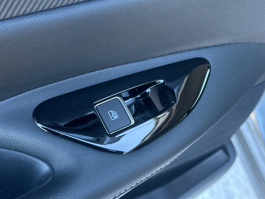 Used 2025 Nissan Murano SV image 31