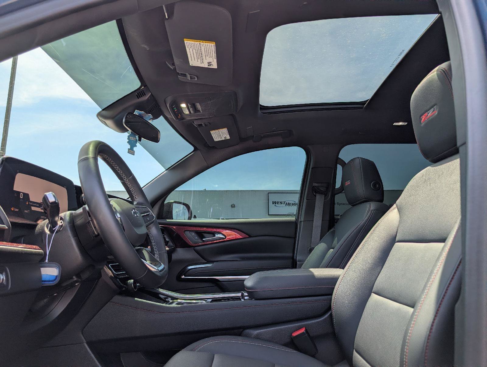 Used 2024 Chevrolet Traverse Z71 AWD/4WD image 8