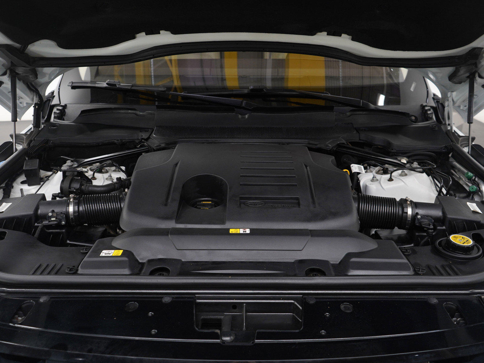 Used 2020 Land Rover Range Rover HSE image 29