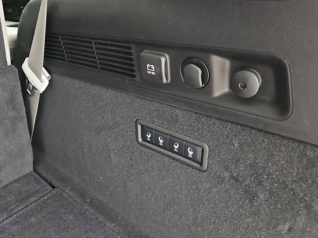 New 2026 Jeep Grand Wagoneer Summit AWD/4WD image 22