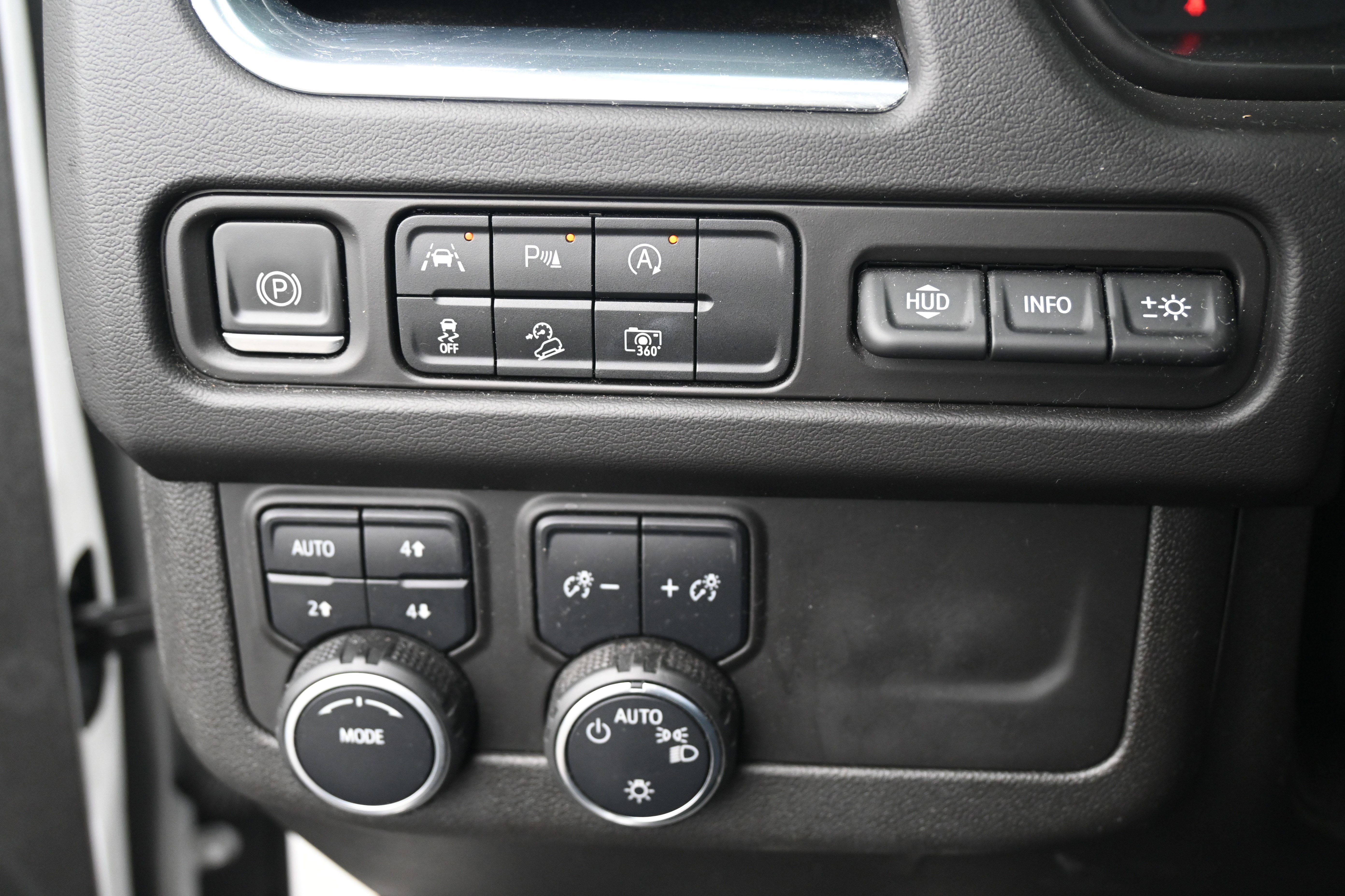 Used 2023 Chevrolet Suburban High Country image 30