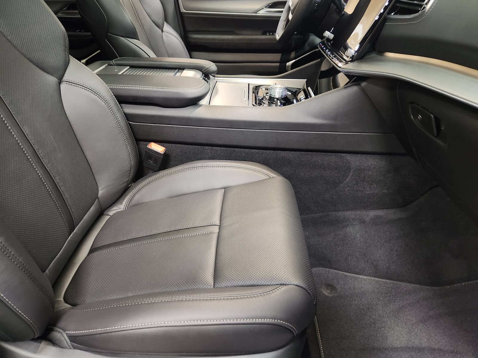 New 2026 Jeep Grand Wagoneer Limited AWD/4WD image 13