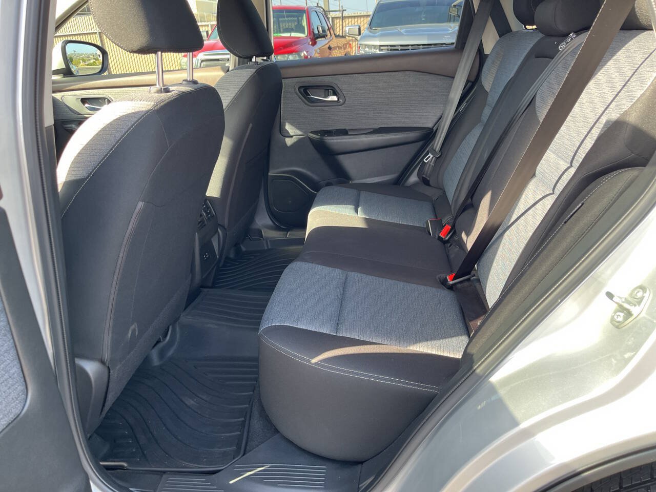 Used 2023 Nissan Rogue SV FWD image 17
