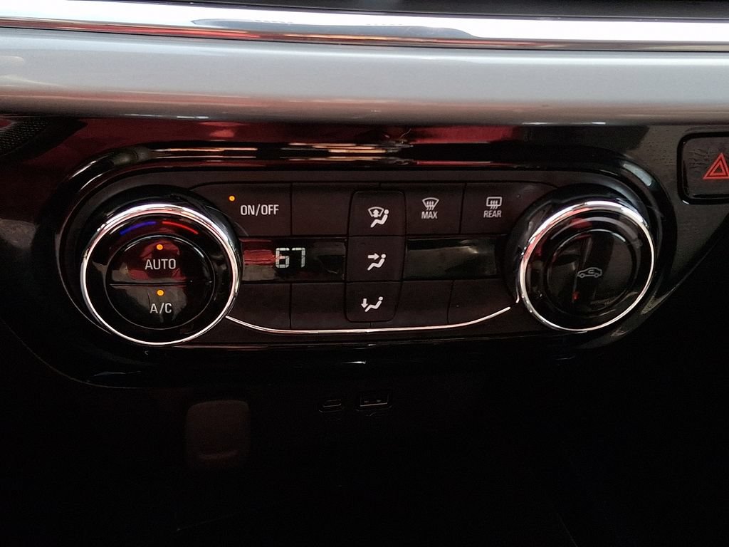Used 2025 Chevrolet Trax LT FWD image 18