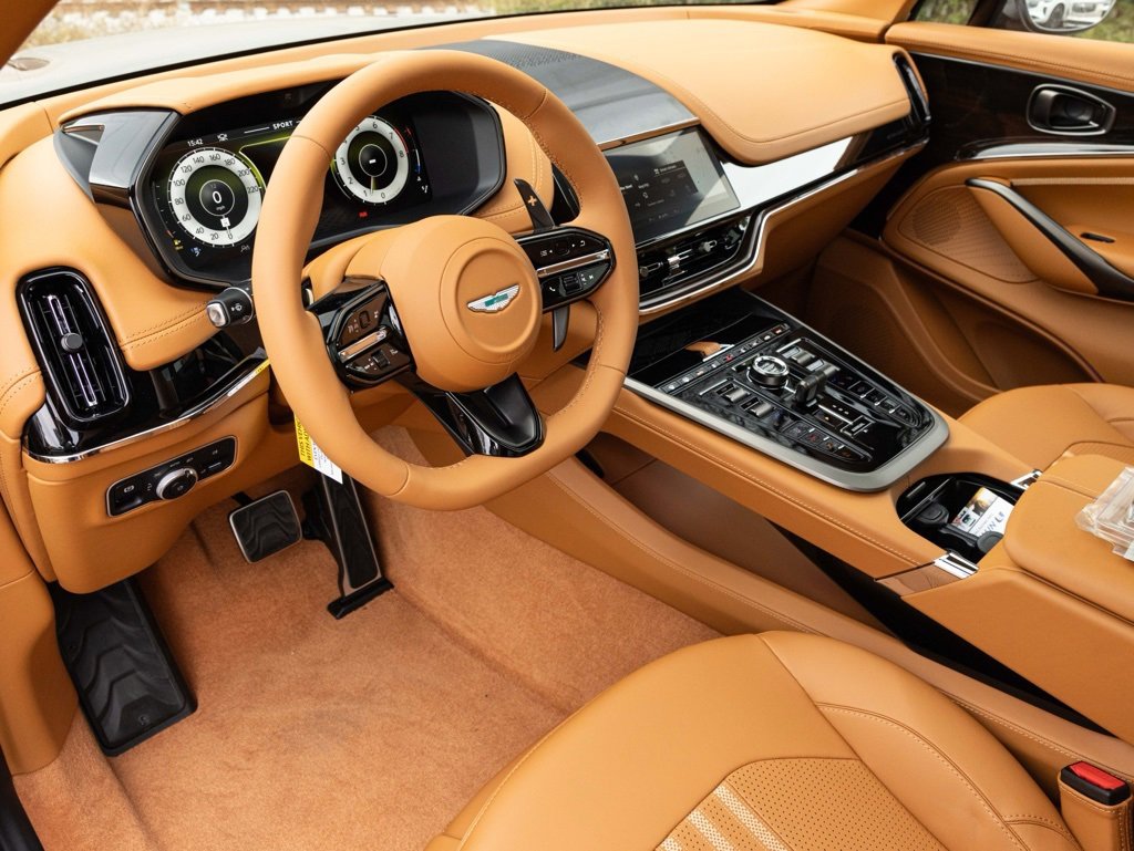 New 2026 Aston Martin DBX 707 image 2