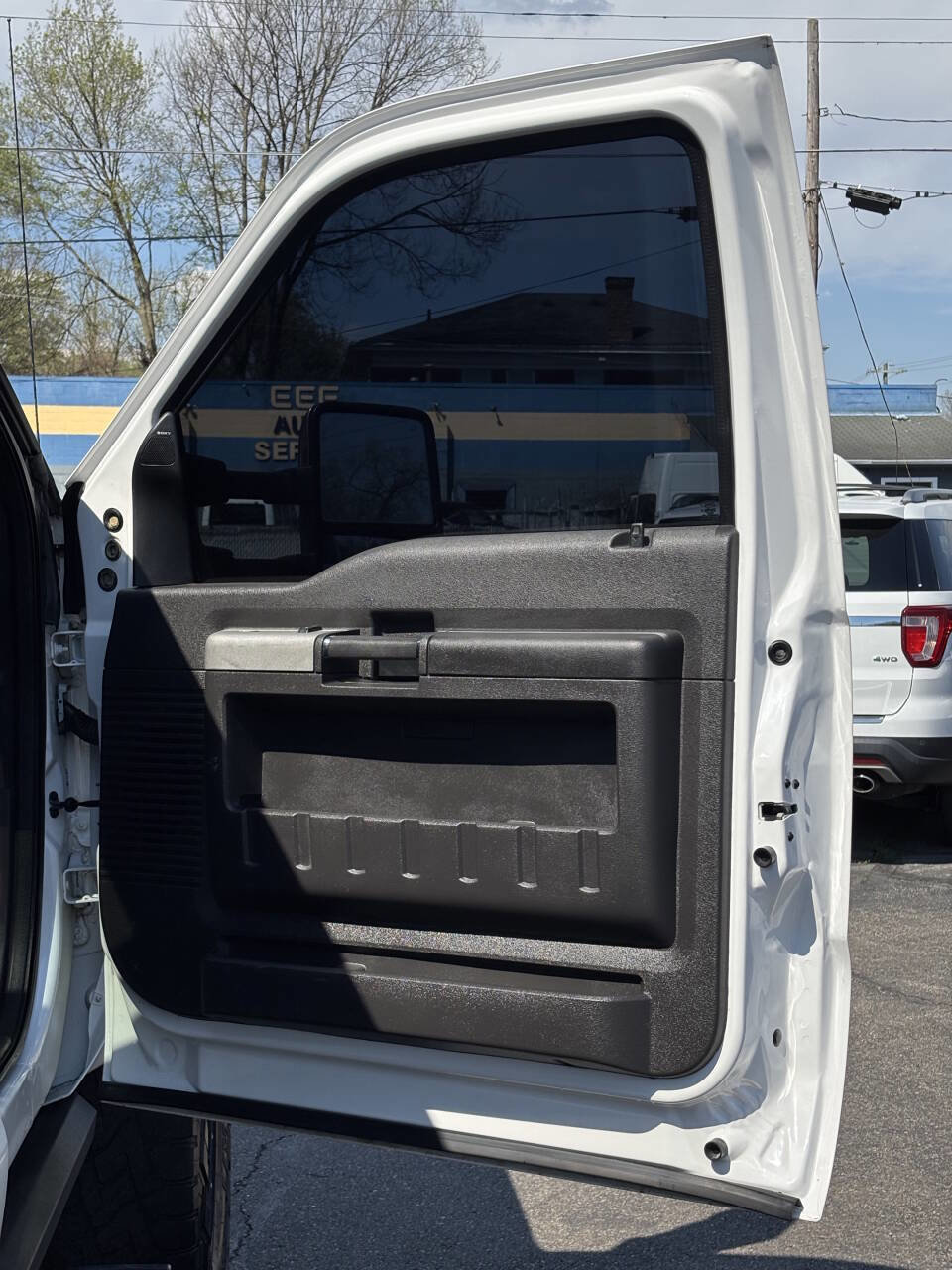 Used 2015 Ford F350 Lariat w/ Lariat Chrome Package image 18