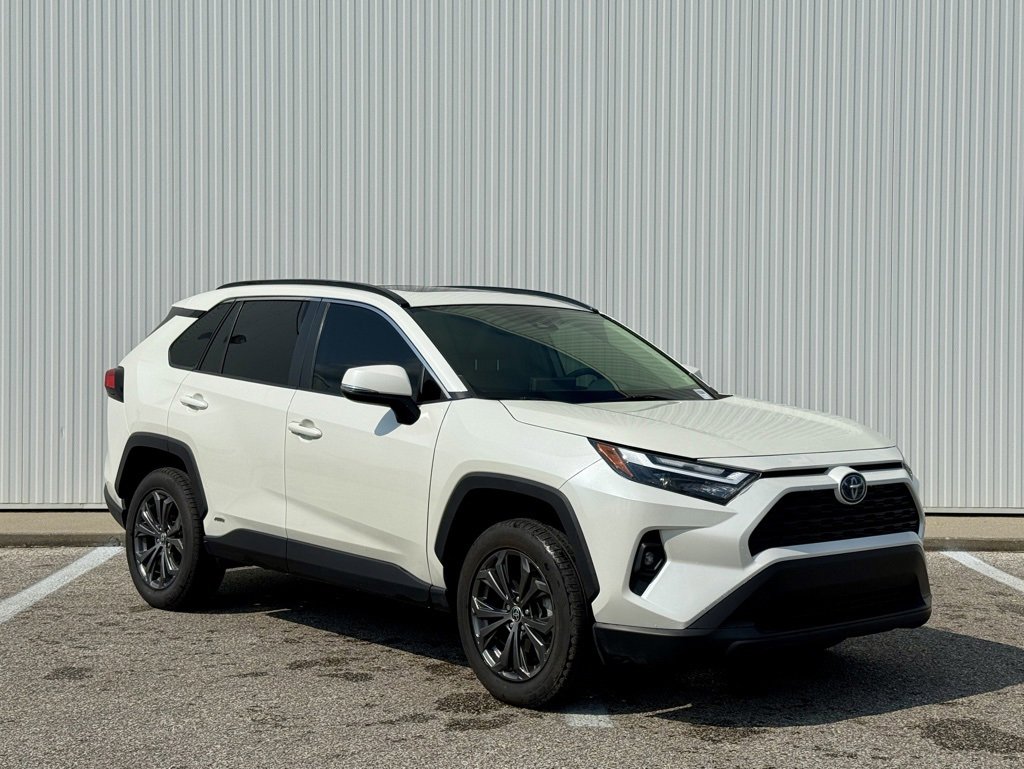 Used 2022 Toyota RAV4 XLE Premium image 7