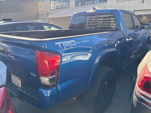 Used 2016 Toyota Tacoma TRD Sport RWD image 3