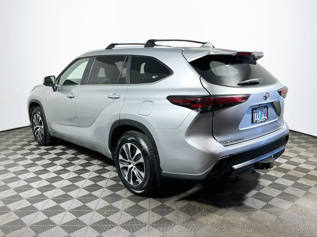 Certified 2024 Toyota Highlander XLE AWD/4WD image 5