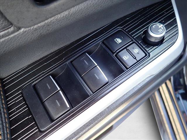 Used 2025 Toyota Sienna XLE Woodland Edition image 15