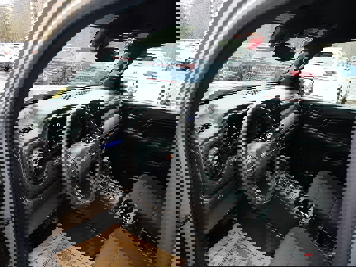 Used 2023 Chevrolet Colorado W/T image 9