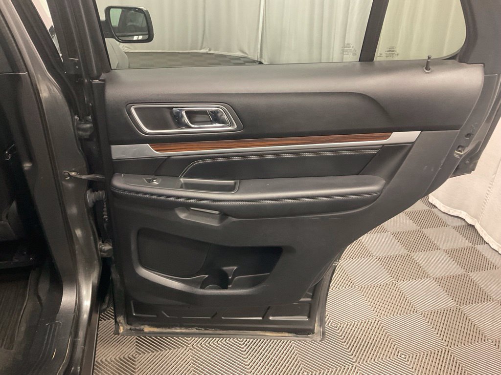 Used 2017 Ford Explorer Limited w/ Equipment Group 301A AWD/4WD image 29