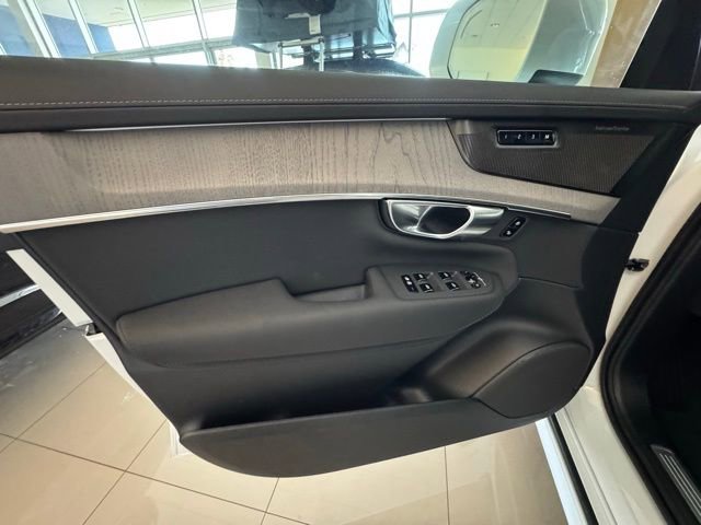 New 2025 Volvo XC90 T8 Ultra w/ Protection Package Premier image 9