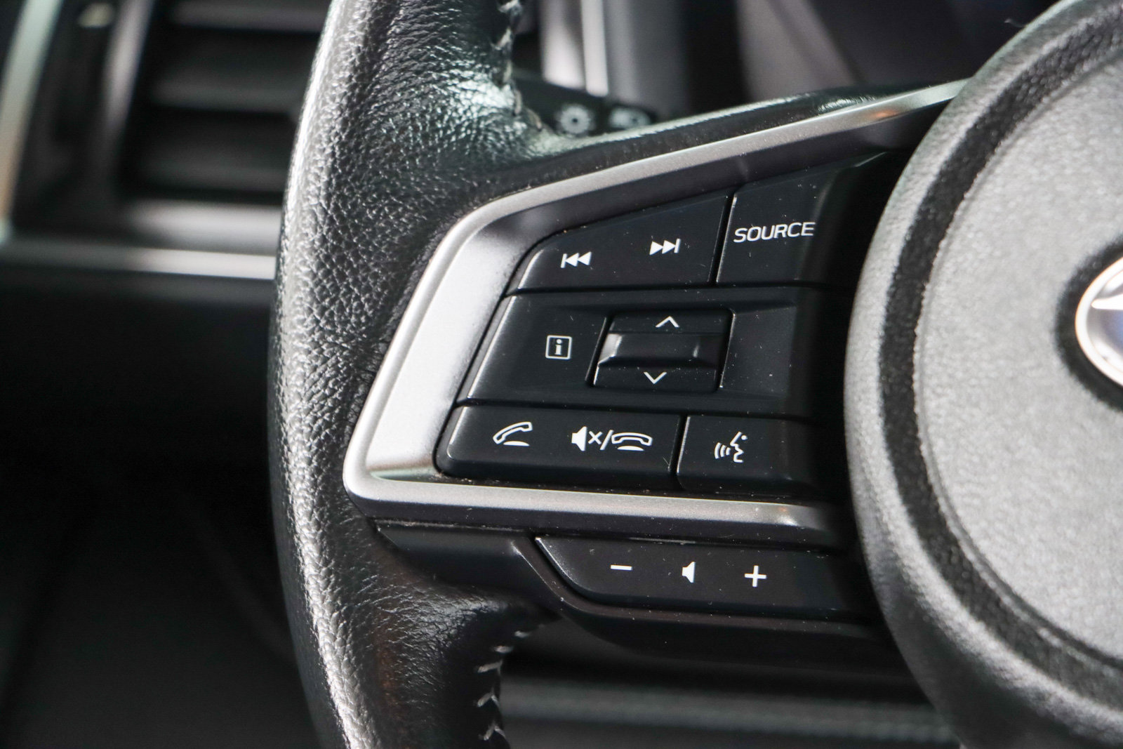 Used 2023 Subaru Ascent Limited w/ Technology Package image 13