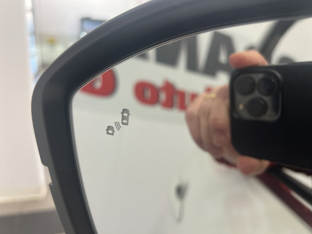 Used 2024 Nissan Pathfinder S image 9