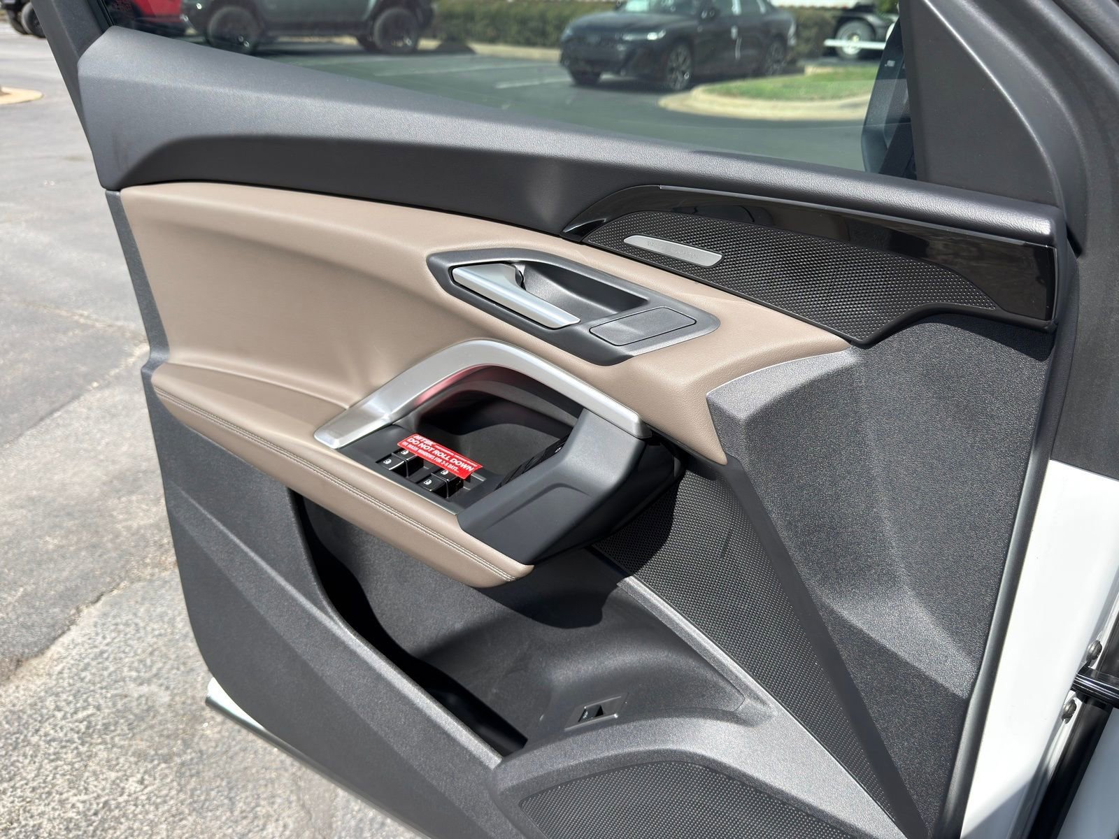 Used 2025 Audi Q5 Premium Plus w/ Premium Plus image 16