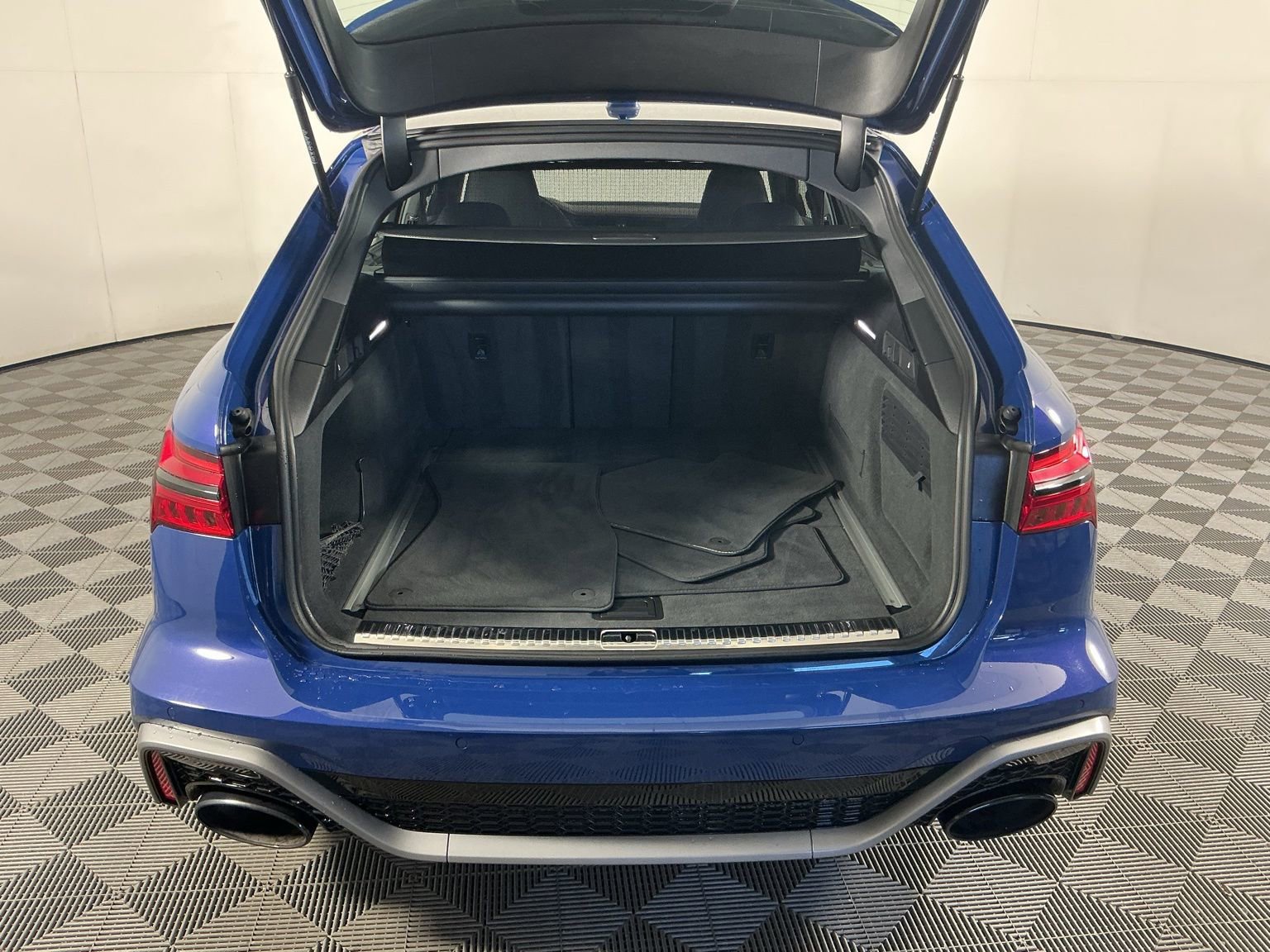 Used 2024 Audi RS 6 performance image 22