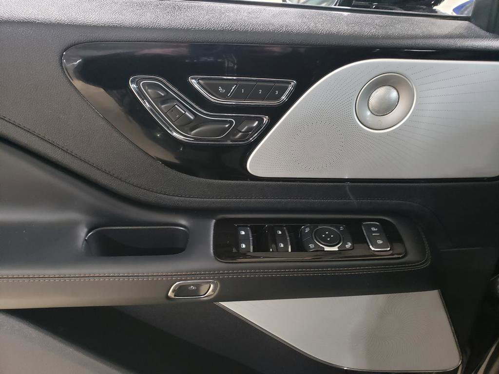 Used 2025 Lincoln Aviator Reserve w/ Equipment Group 201A image 11