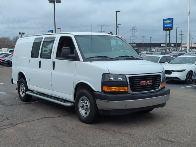 Used 2024 GMC Savana 2500 w/ Driver Convenience Package image 3