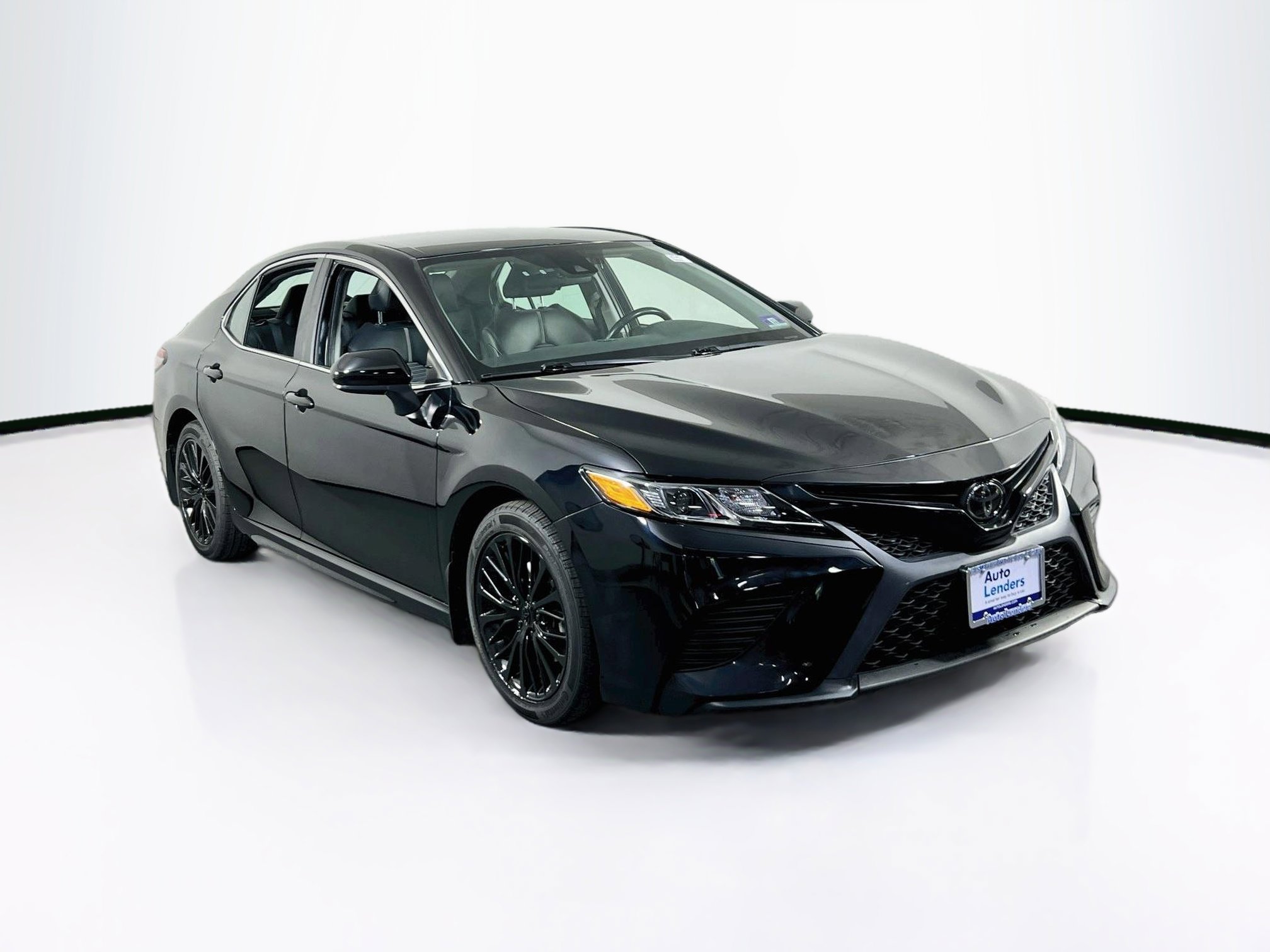 Used 2019 Toyota Camry SE FWD image 3
