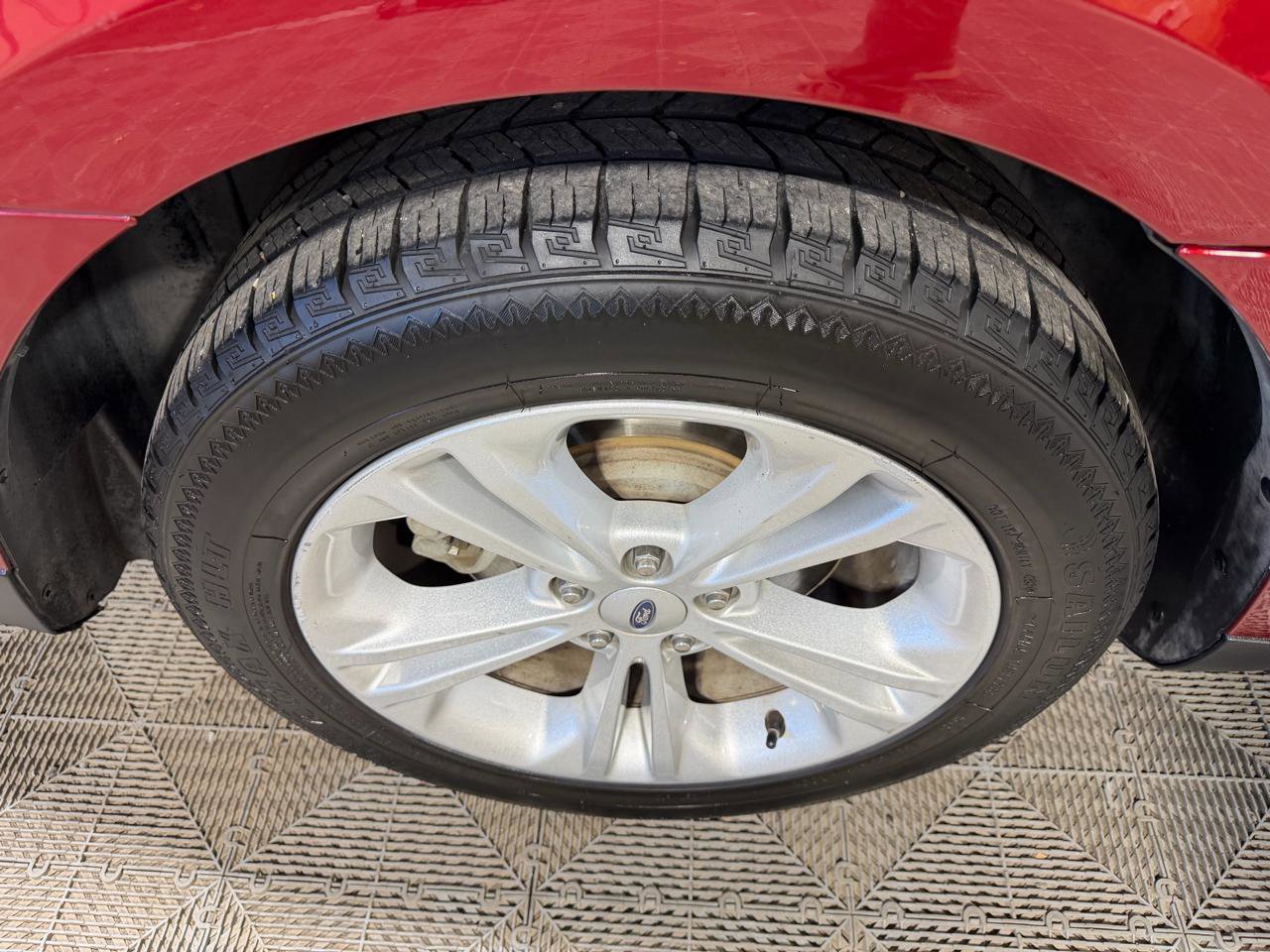 Used 2015 Ford Taurus SEL w/ Equipment Group 201A AWD/4WD image 18