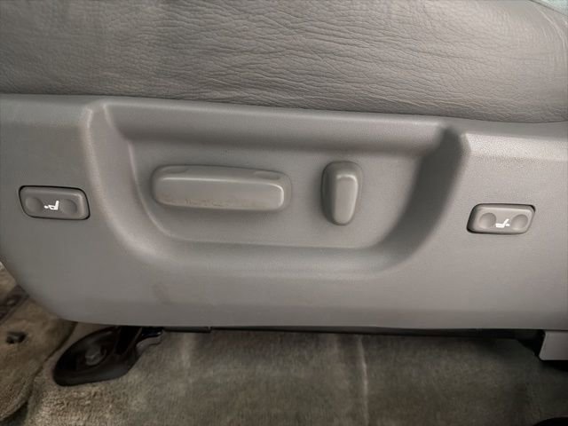 Used 2011 Toyota Sequoia Limited AWD/4WD image 32