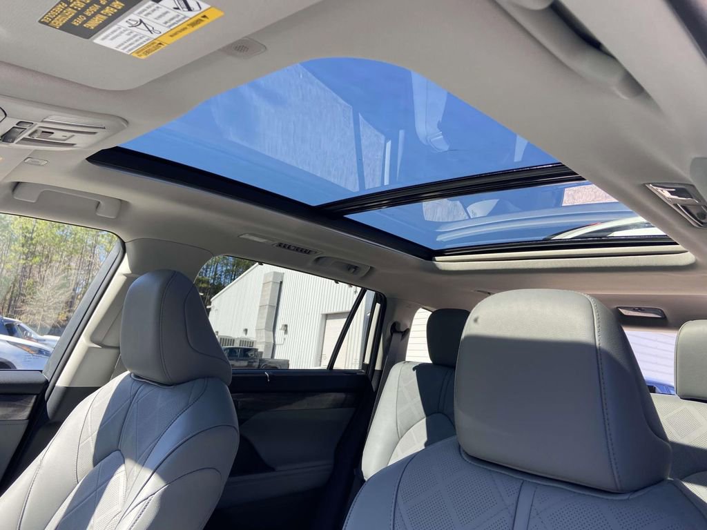 Used 2026 Toyota Highlander Limited image 18