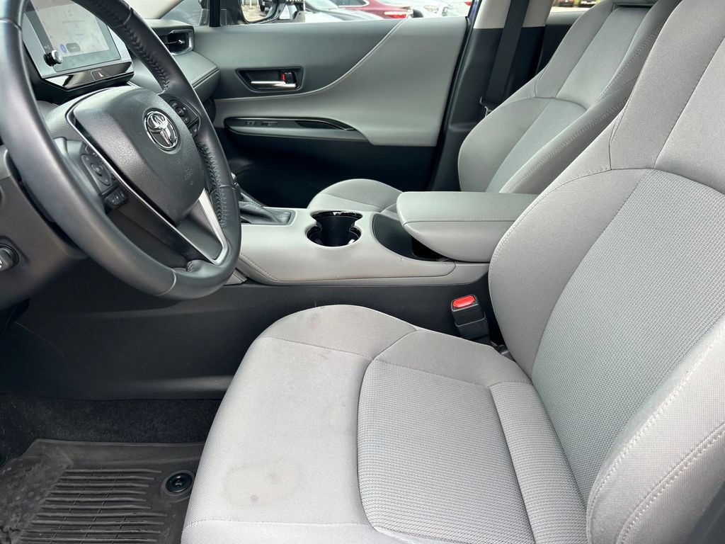 Used 2023 Toyota Venza LE AWD/4WD image 11