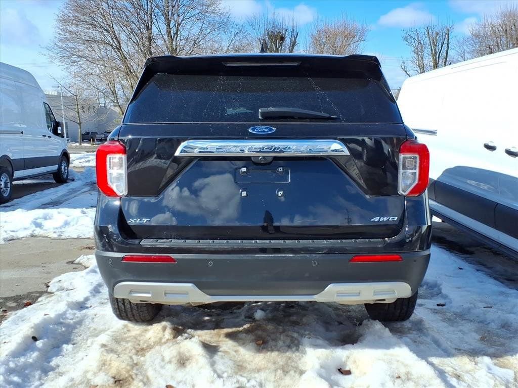 Used 2022 Ford Explorer XLT w/ Equipment Group 202A image 4