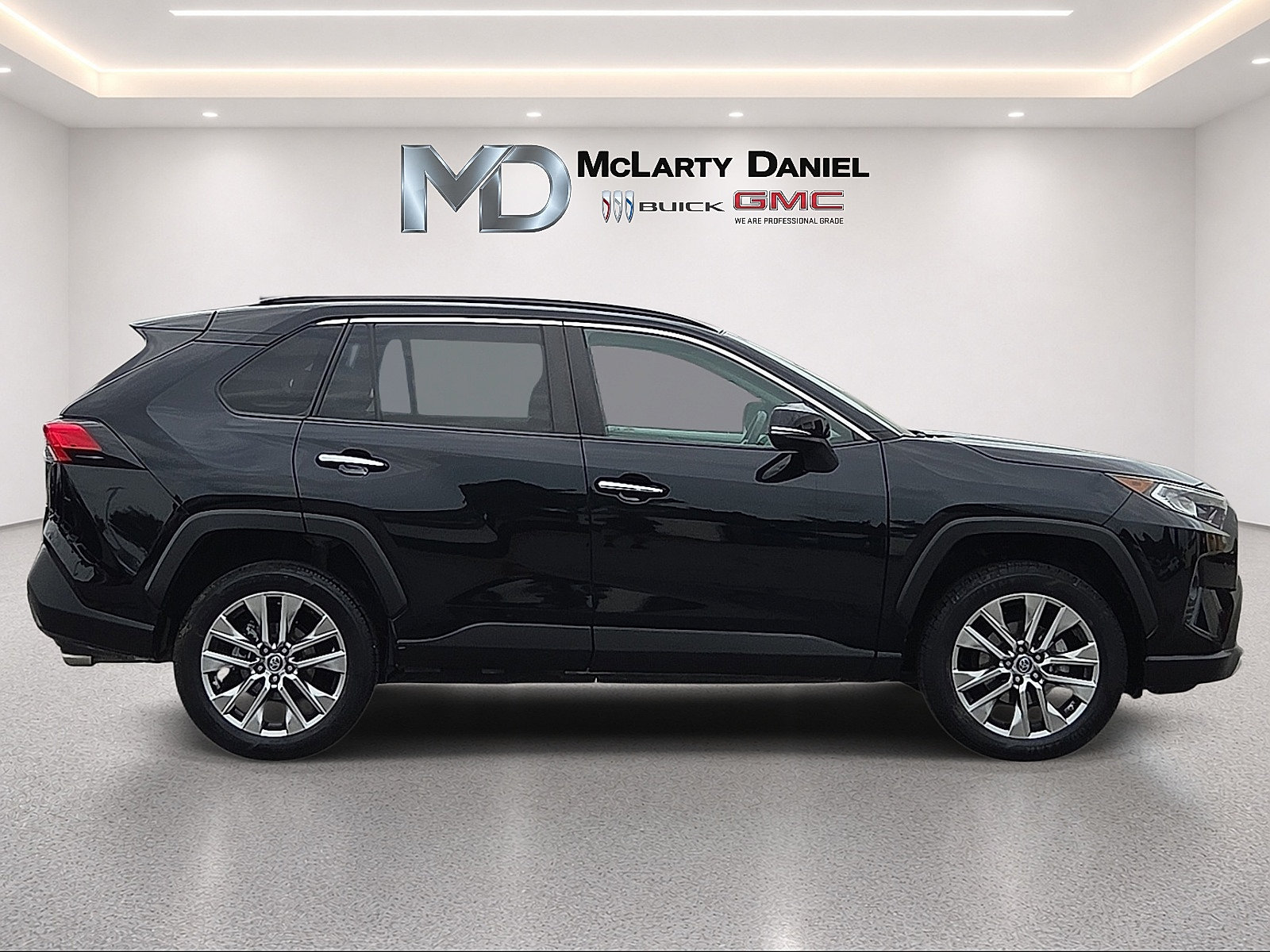 Used 2019 Toyota RAV4 Limited FWD image 15