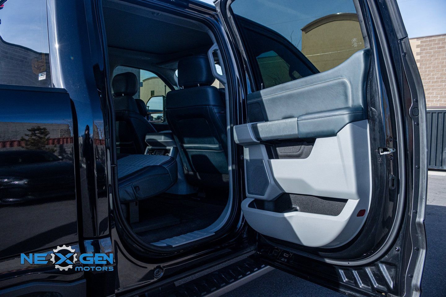 Used 2023 Ford F350 Limited w/ FX4 Off-Road Package image 30