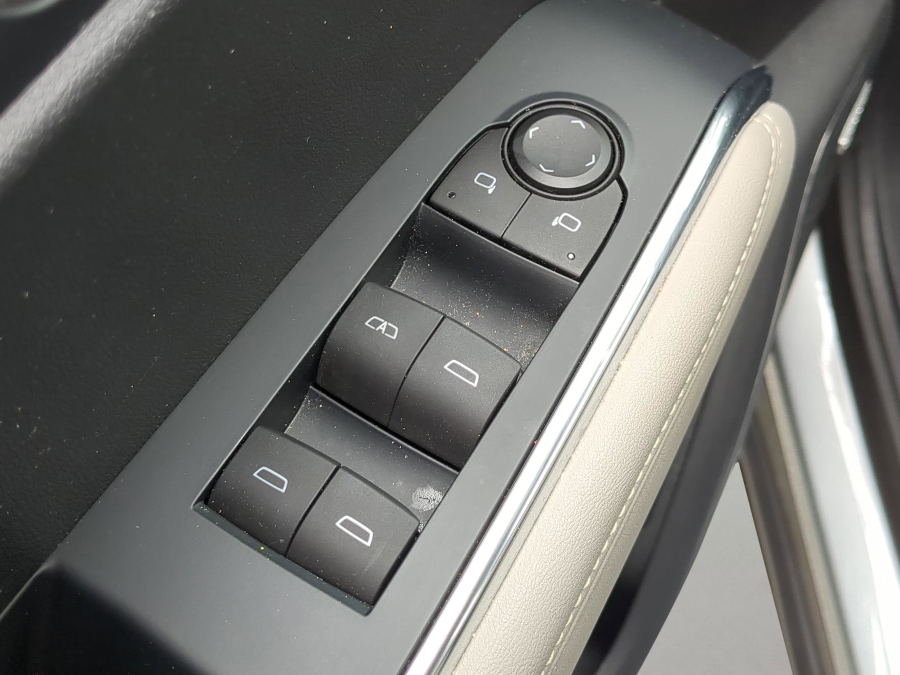 Used 2024 GMC Acadia Elevation image 21