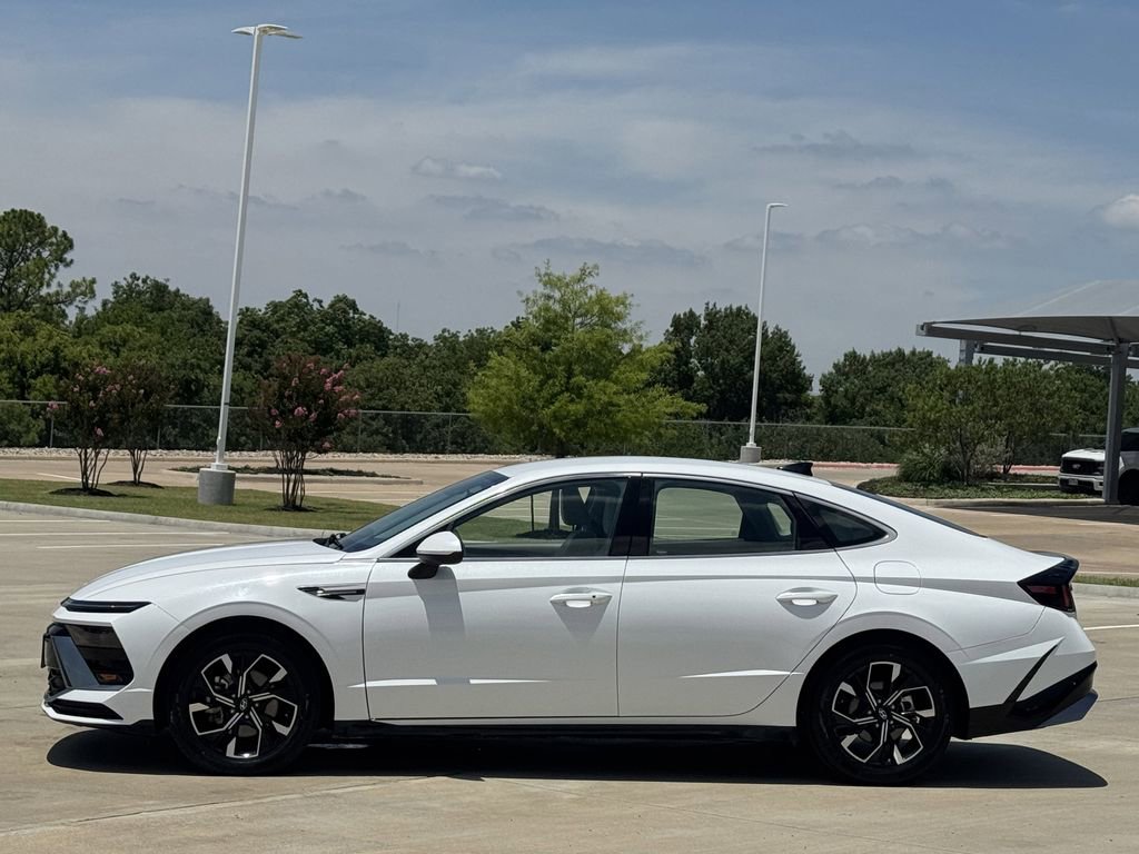 Used 2025 Hyundai Sonata SEL FWD image 3