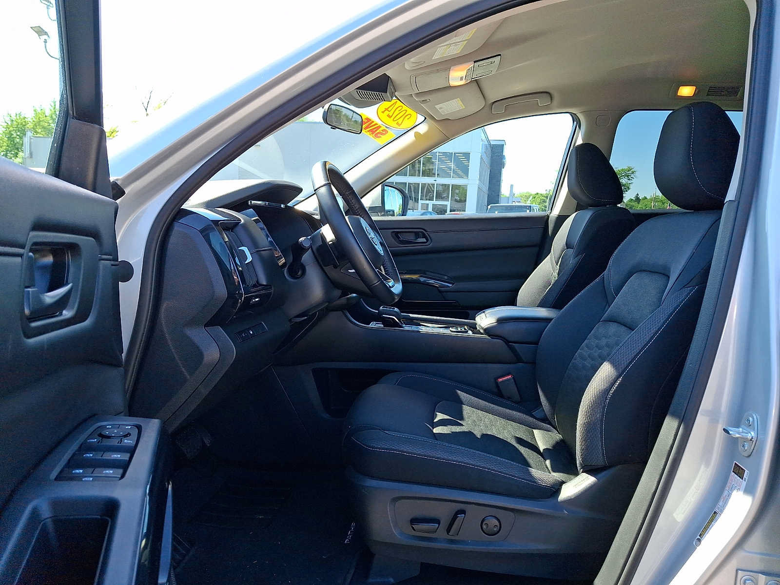 Used 2024 Nissan Pathfinder SV AWD/4WD image 15