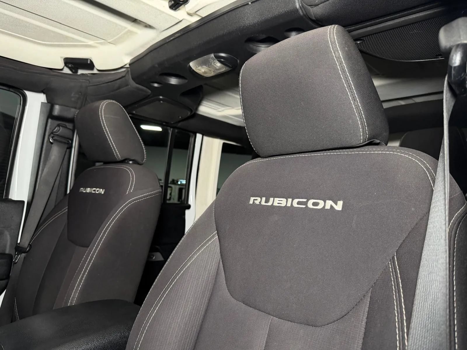 Used 2015 Jeep Wrangler Unlimited Rubicon w/ Connectivity Group AWD/4WD image 27