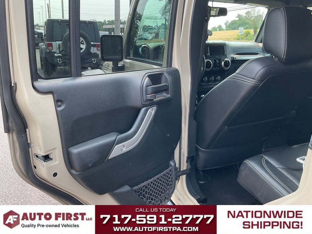 Used 2017 Jeep Wrangler Unlimited Rubicon w/ Connectivity Group AWD/4WD image 9