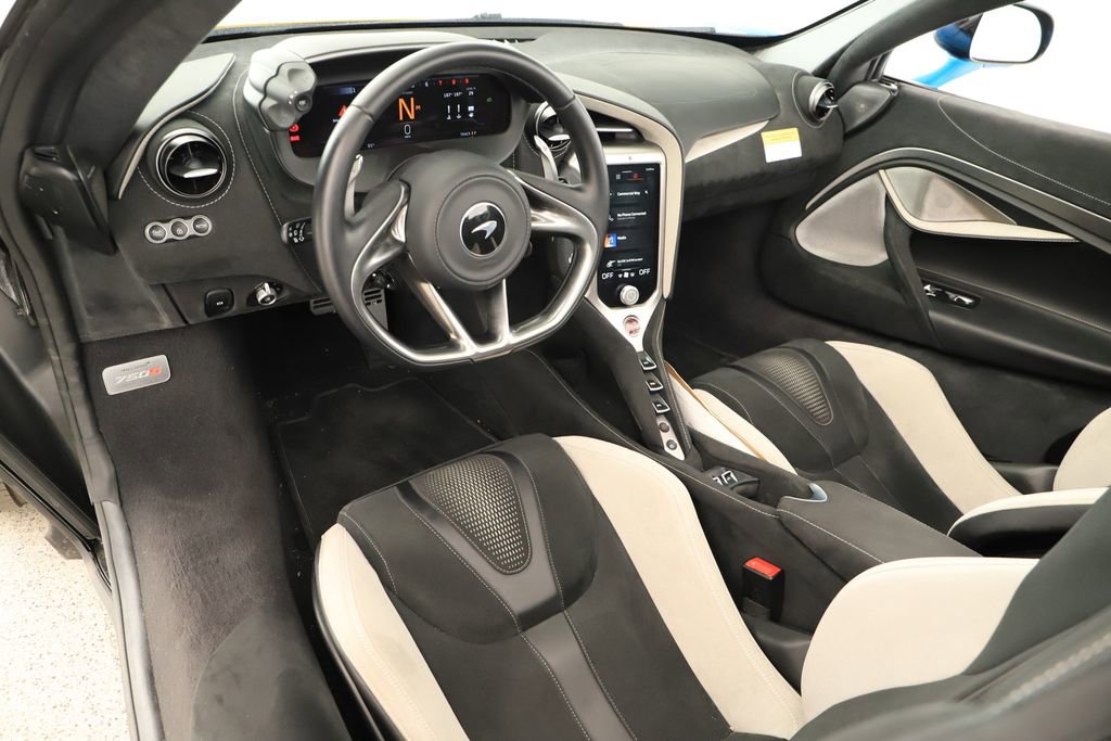 Used 2024 McLaren 750S Spider RWD image 16