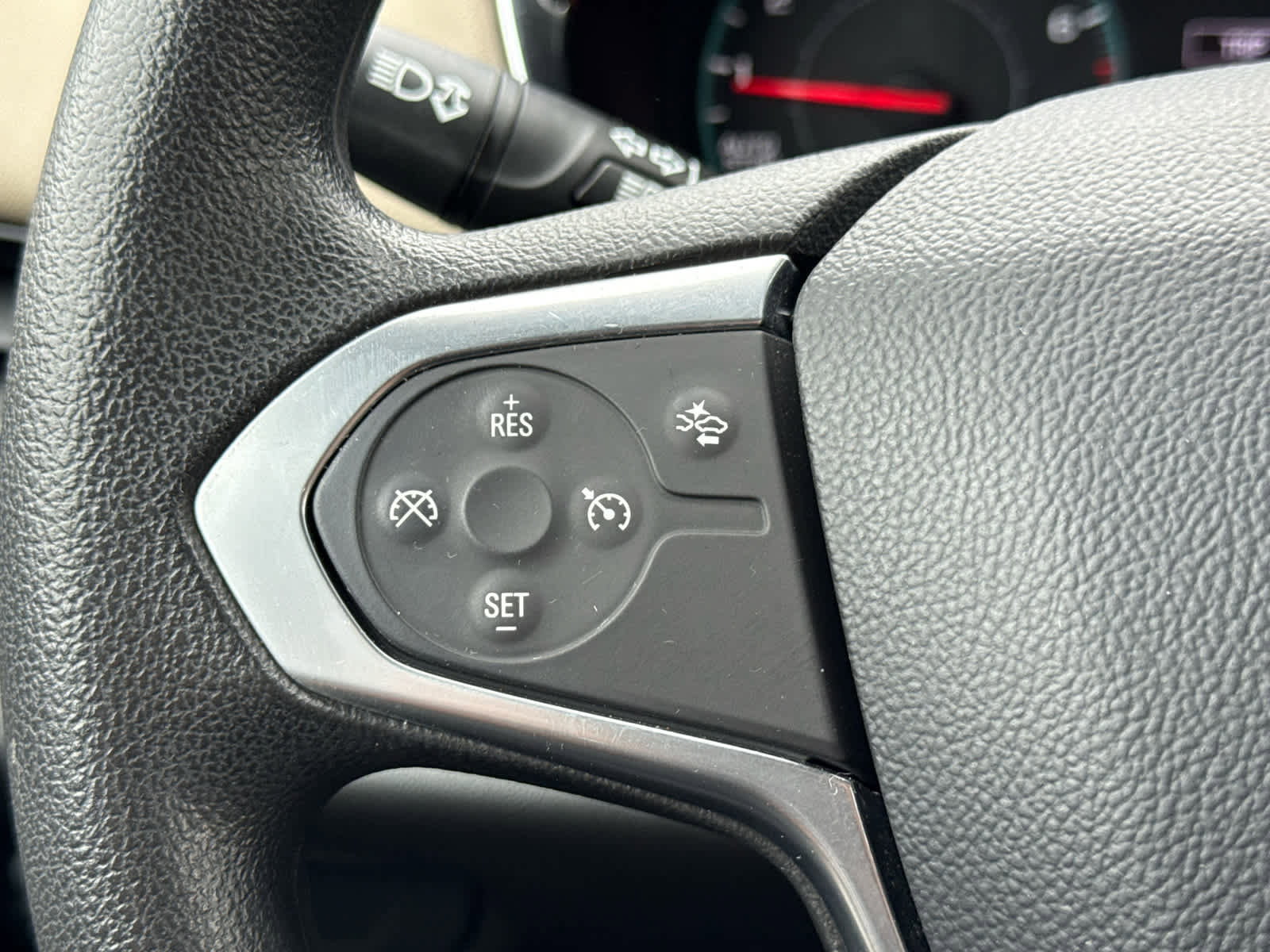 Used 2023 Chevrolet Traverse LS image 18