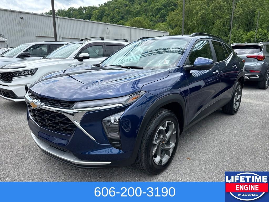 Used 2024 Chevrolet Trax LT w/ Driver Confidence Package FWD 360° Tour