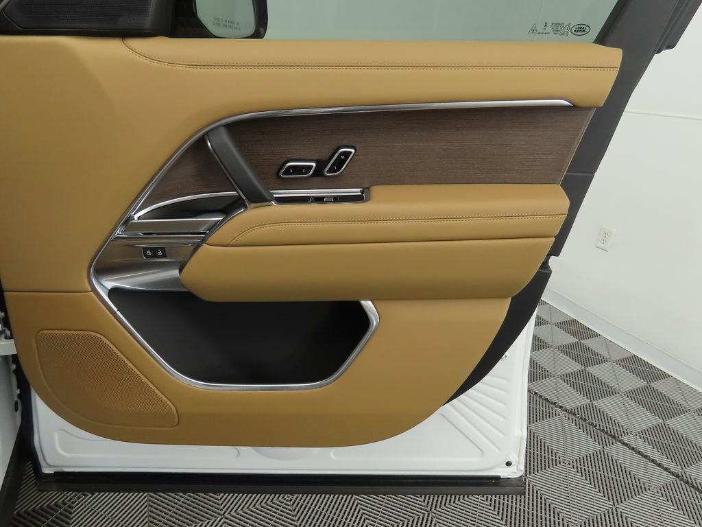 New 2025 Land Rover Range Rover SE image 25