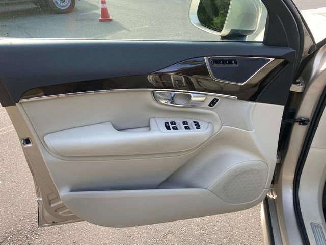 Used 2018 Volvo XC90 T6 Momentum w/ Momentum Plus Package image 13