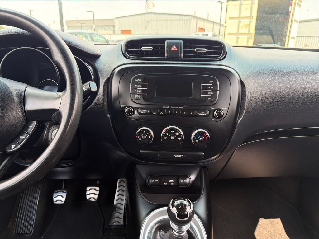 Used 2015 Kia Soul FWD image 15
