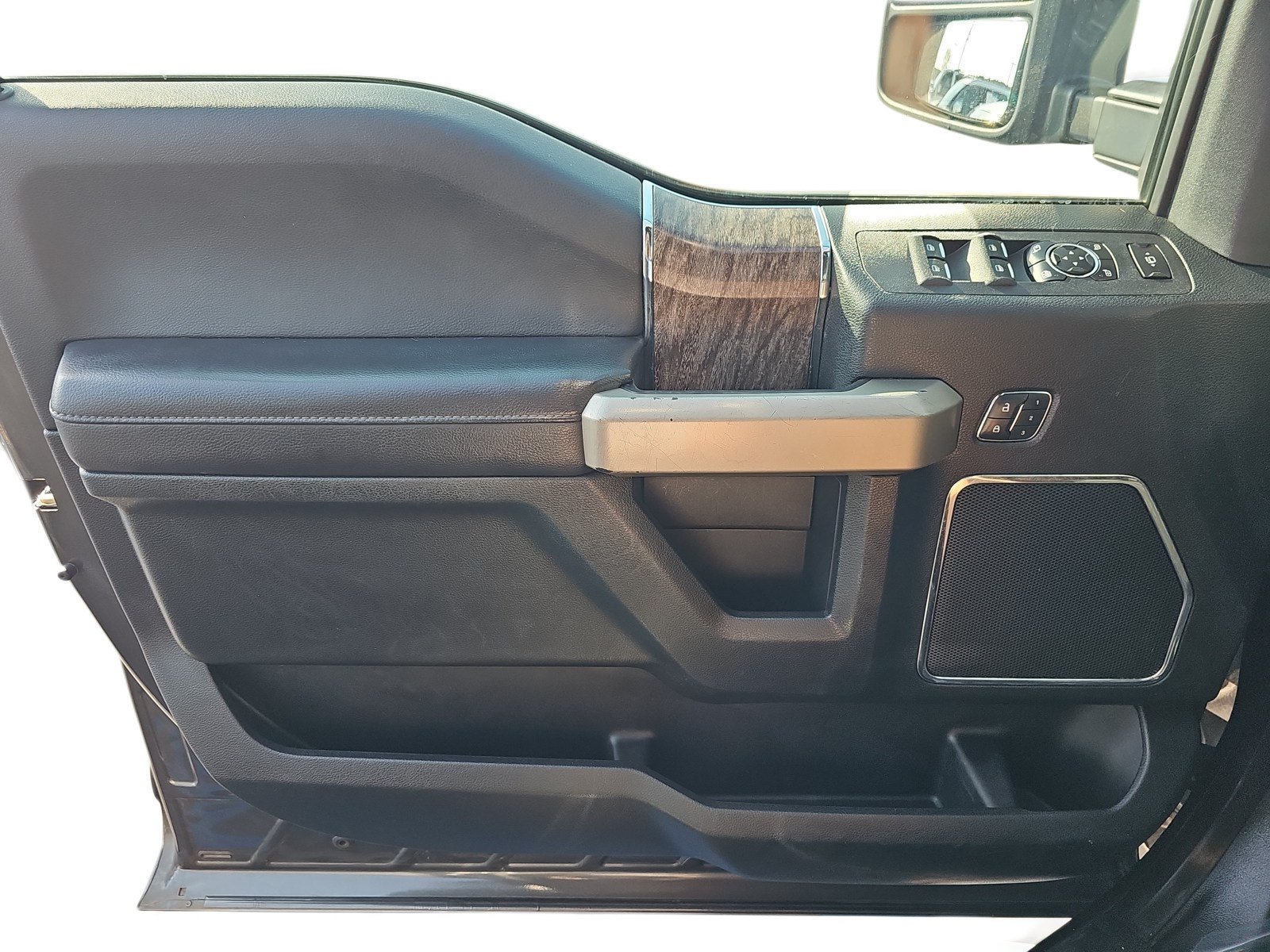 Used 2017 Ford F250 Lariat w/ Lariat Value Package AWD/4WD image 22