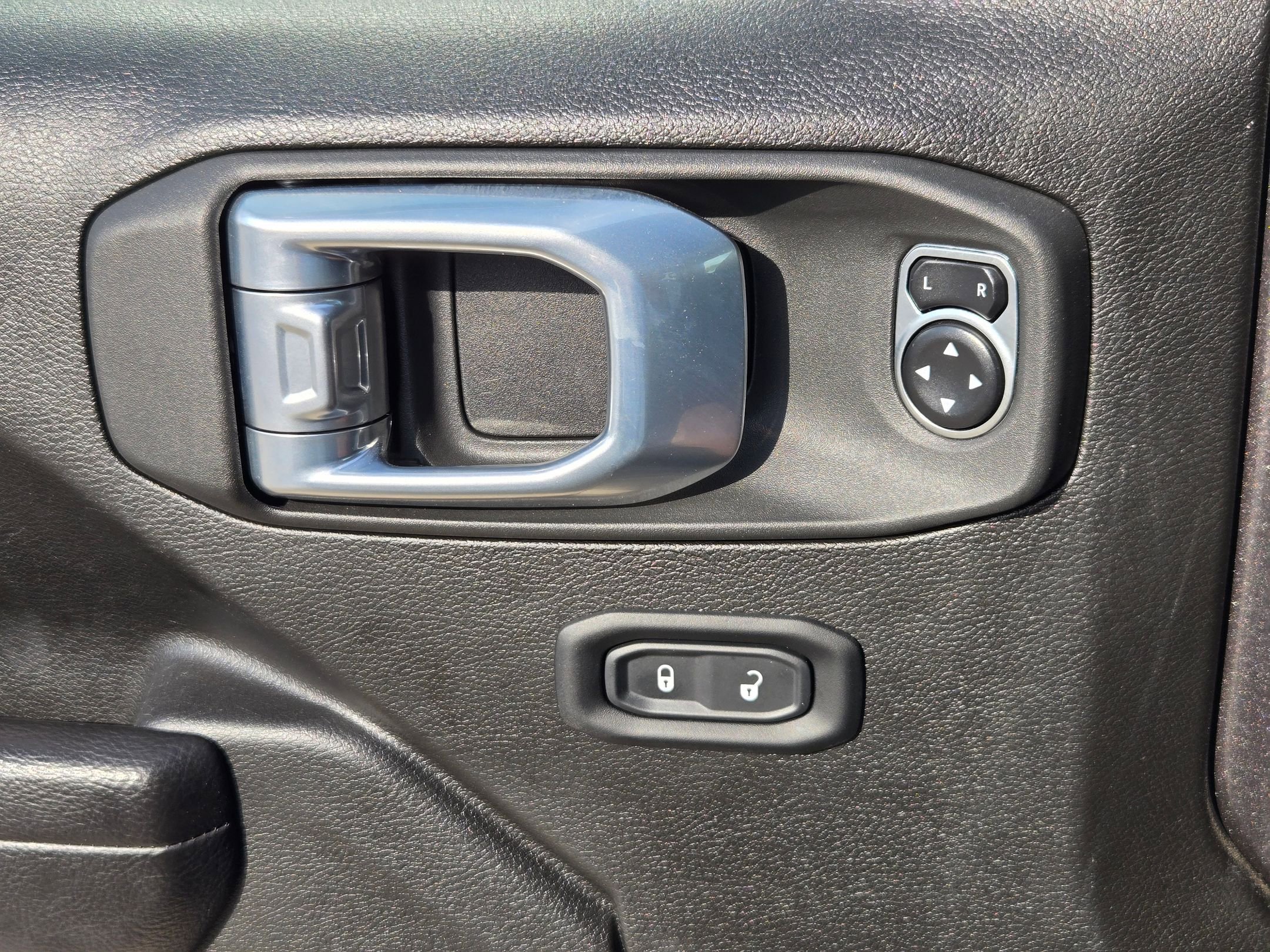 Used 2024 Jeep Gladiator Sport image 11