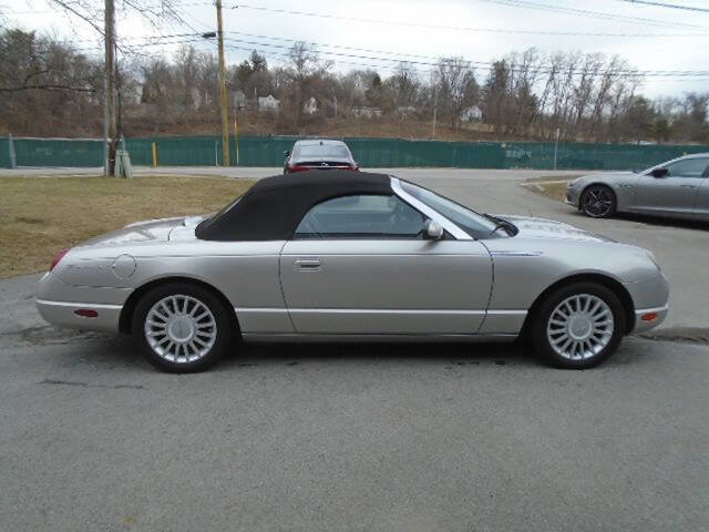 Used 2005 Ford Thunderbird Deluxe image 9