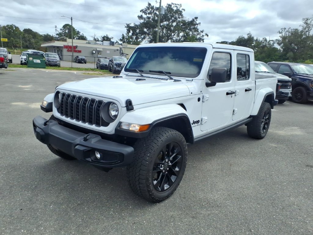 Used 2025 Jeep Gladiator Sport AWD/4WD image 3