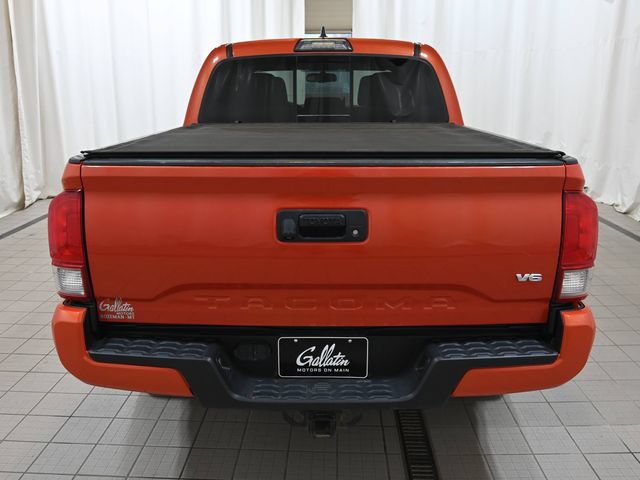 Used 2017 Toyota Tacoma TRD Sport w/ Tow Package (A/T) AWD/4WD image 13
