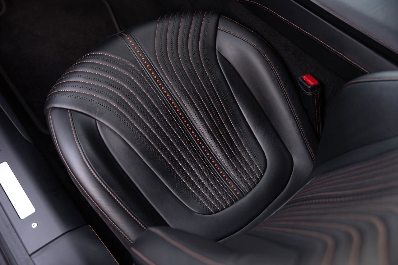 Used 2018 Aston Martin DB11 Coupe image 46