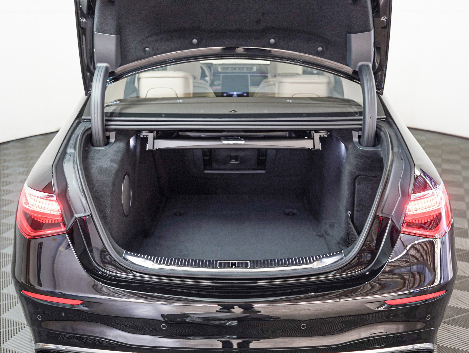 New 2026 Mercedes-Benz S 580 4MATIC Sedan image 8